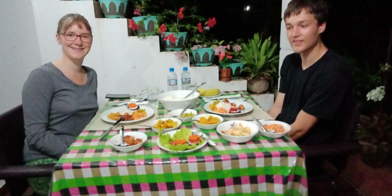 Liyara Home Stay Сигирия Екстериор снимка